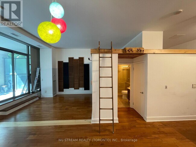 Photo du bâtiment - 637-637 Lake Shore Blvd W