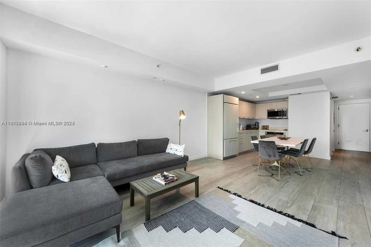 Foto del edificio - 45 SW 9th St