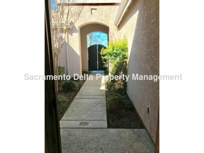 Foto del edificio - 261 Lanfranco Cir