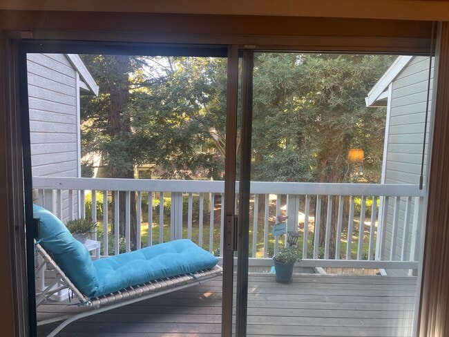 Building Photo - 209 Live Oak Cir