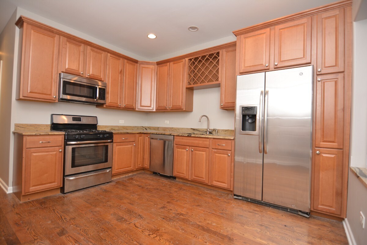 Primary Photo - 2716 N Campbell Ave