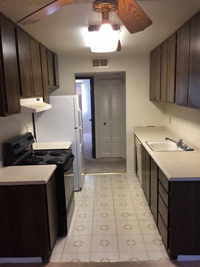 Building Photo - 3591 Quail Lakes Dr