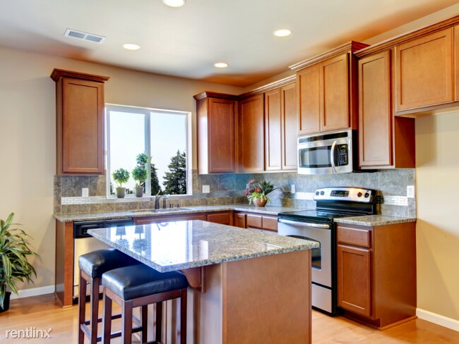 Foto del edificio - 4 br, 2 bath House - 1234 Main St S