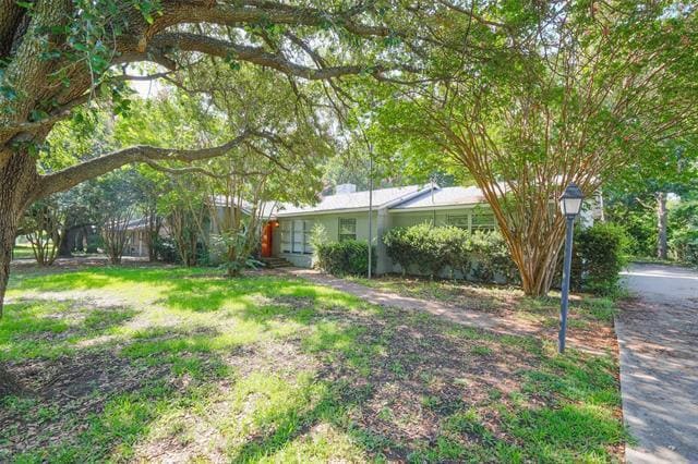 Building Photo - 8301 Llano Ave