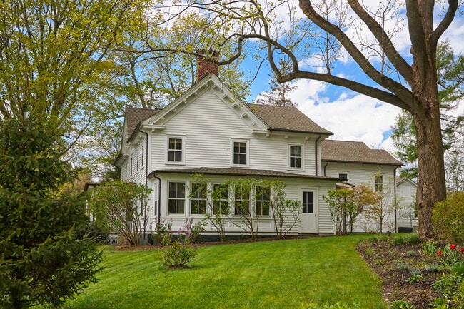 Building Photo - 1243 Hunns Lake Rd