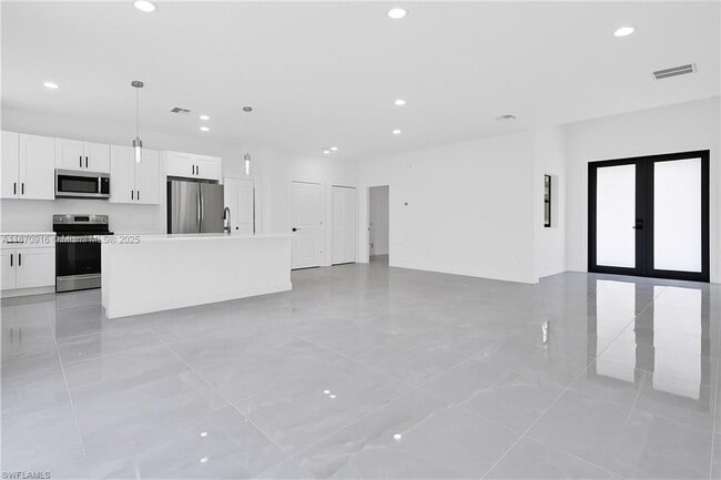 Foto del edificio - 3304 67th St W