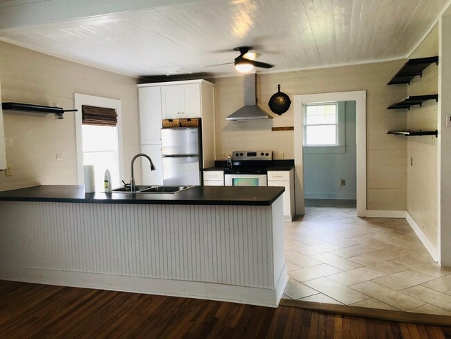 Photo - 140 Hiawassee Ave House