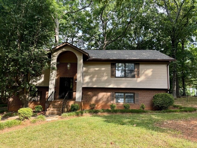 Beautiful Single Family Home Located Near ... - Beautiful Single Family Home Located Near ...