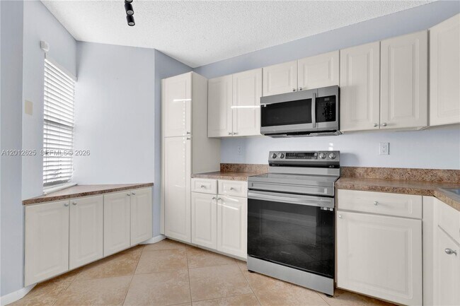 Foto del edificio - 3050 NW 42nd Ave