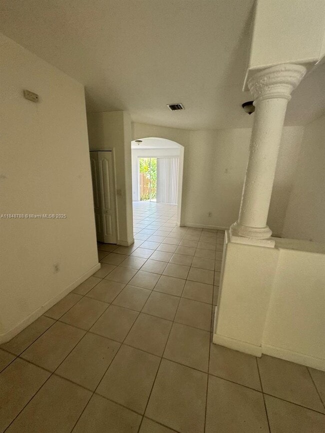 Building Photo - 15071 SW 9th Ln