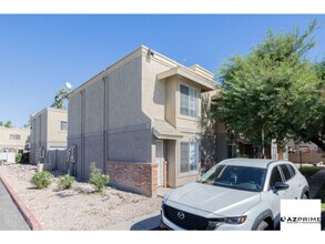 Building Photo - 1055 W 5th St