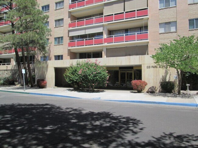 Foto del edificio - Park Plaza!