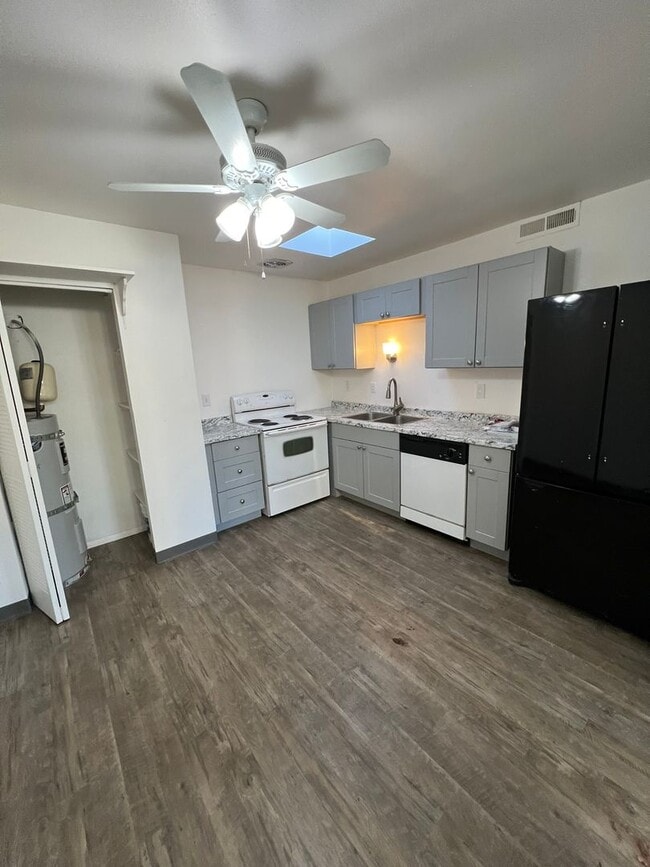 Building Photo - 1040 Baywood Dr. Unit C Sparks, NV 89434 -...