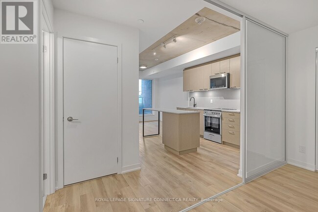 Photo du bâtiment - 213-1808 ST CLAIR Ave