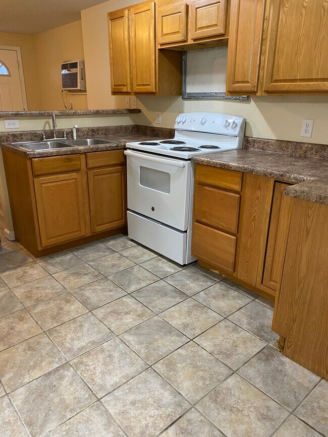 Foto del edificio - 716 Tall Oaks Dr