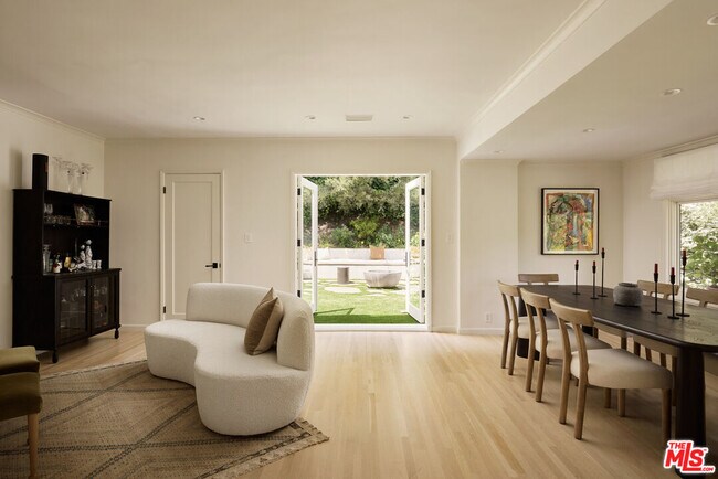Foto del edificio - 10660 Somma Way