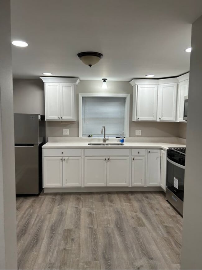 Kitchen - 1039 David Dr