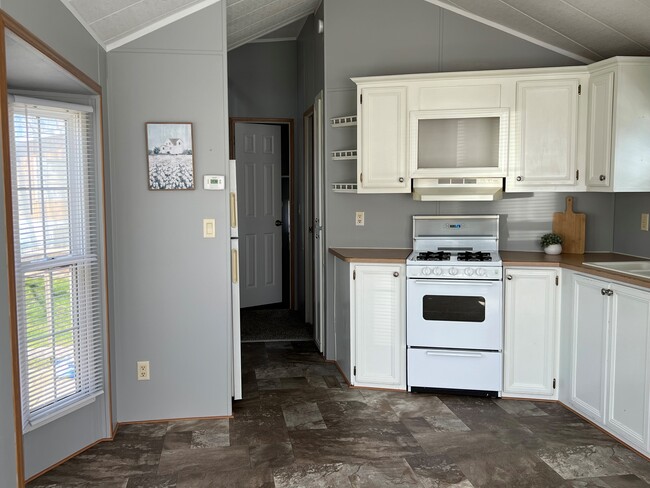 Building Photo - 5178 Rhine Dr