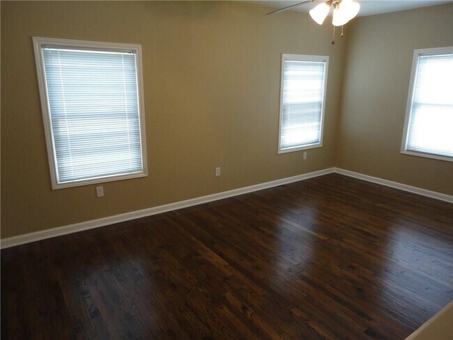 Building Photo - 203 Almond St