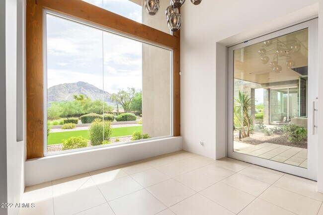 Building Photo - 5720 E Joshua Tree Ln