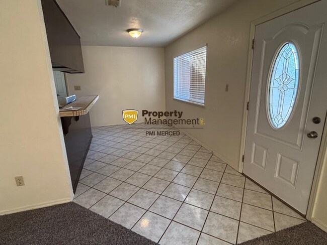 Foto del edificio - 2 Bedroom House Available Now for $1900!