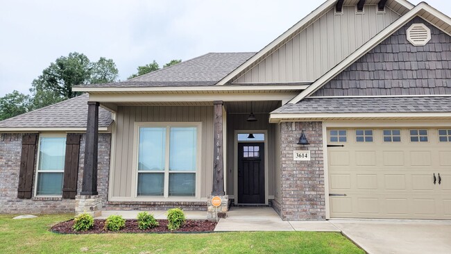 Building Photo - Available this July! Gorgeous 3 bed 2 bath...