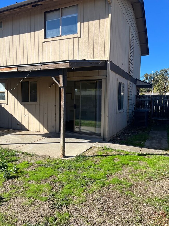 Building Photo - 511-513 Plum St