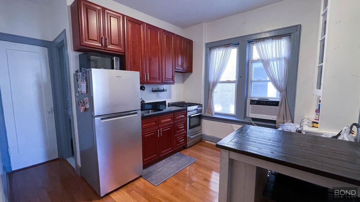 Foto principal - 48-35 45th St