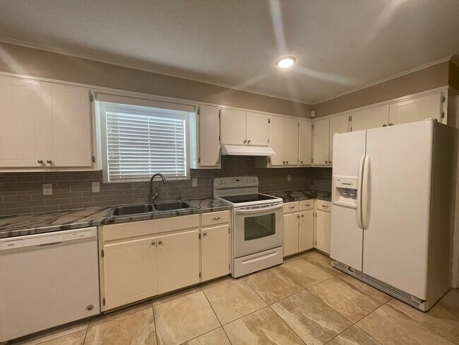 Building Photo - 575 Blacksnake Rd