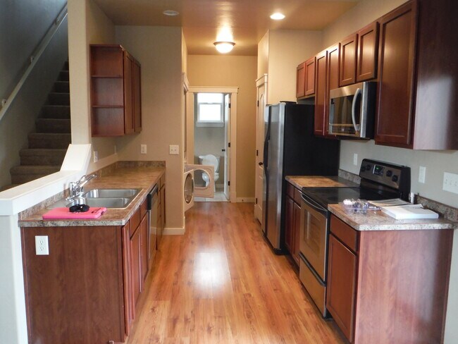 Building Photo - Beautiful 3 Bedroom, 2 Bathroom Home