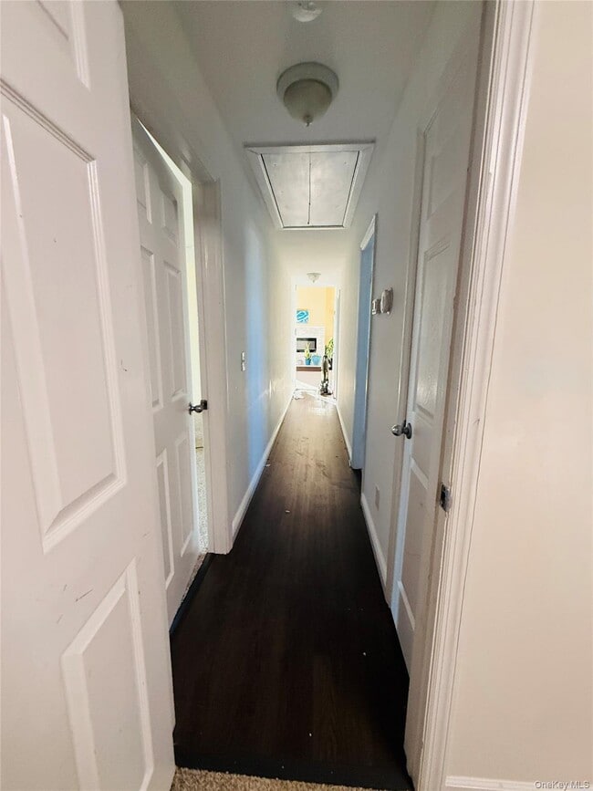 Building Photo - 26 Manhasset Dr