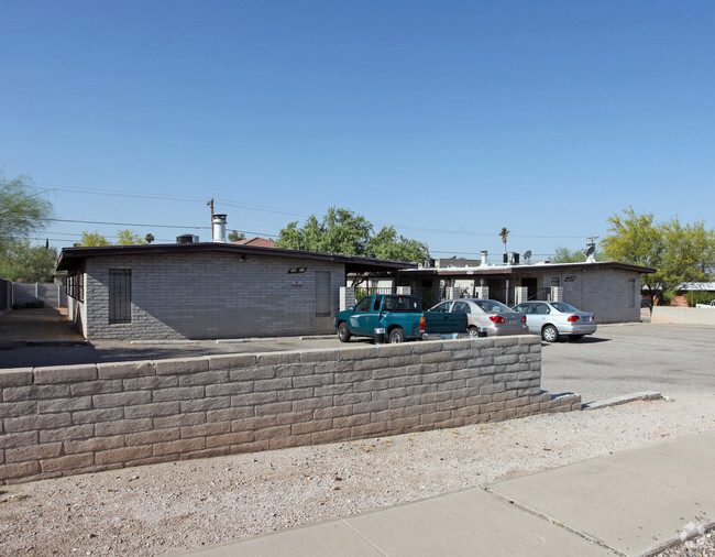 Primary Photo - 602-610 E Lester St