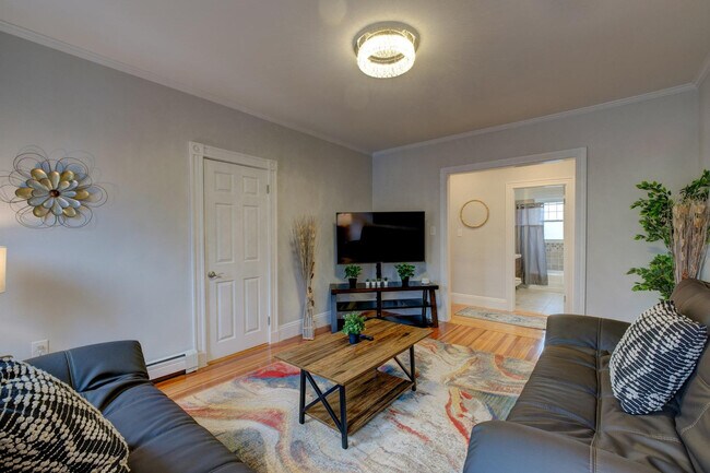 Building Photo - 94 Esmond St