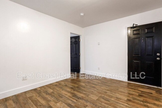 Building Photo - 207 N Mulberry St