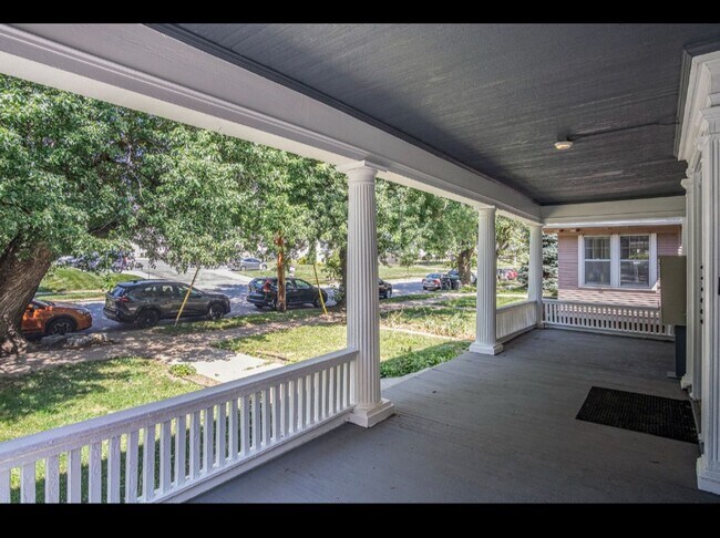 Building Photo - 219 S 38th Ave