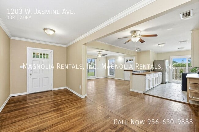 Building Photo - 1203 Jasmine Ave W