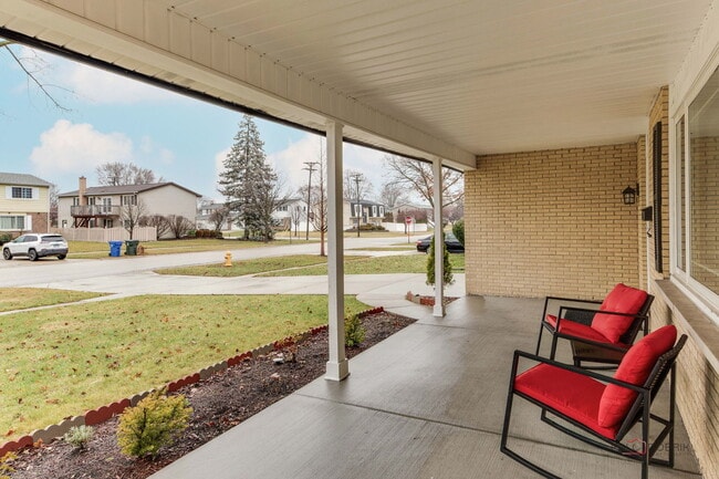 Building Photo - 1805 W Willow Ln