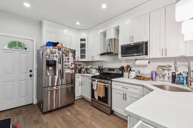 Building Photo - 5343 Delancey St