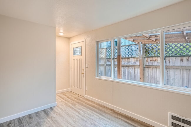 Inside the front door - 129 NE Thompson St