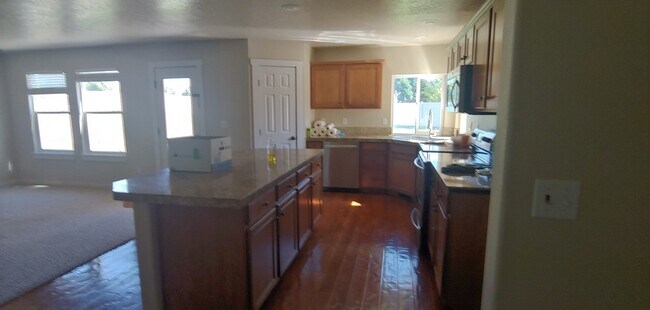 Foto del edificio - 3170 N Lancer Ave