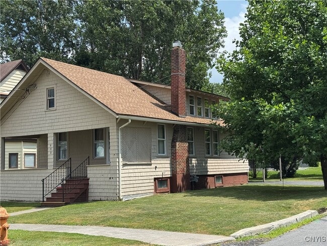 Building Photo - 400 Pawling St