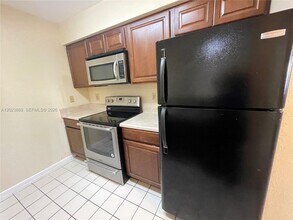 Building Photo - 2881 N Oakland Forest Dr