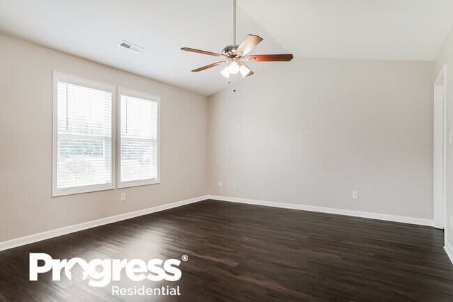 Foto del edificio - 900 Sandyhill Rd