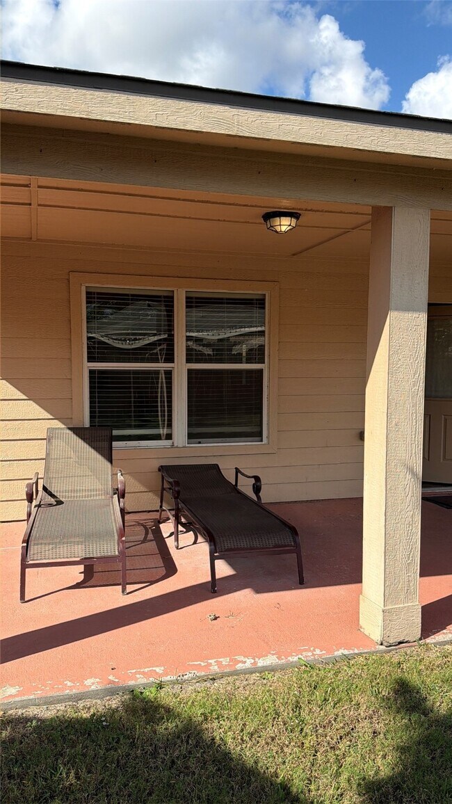 Foto del edificio - 9919 Opal Rock Dr