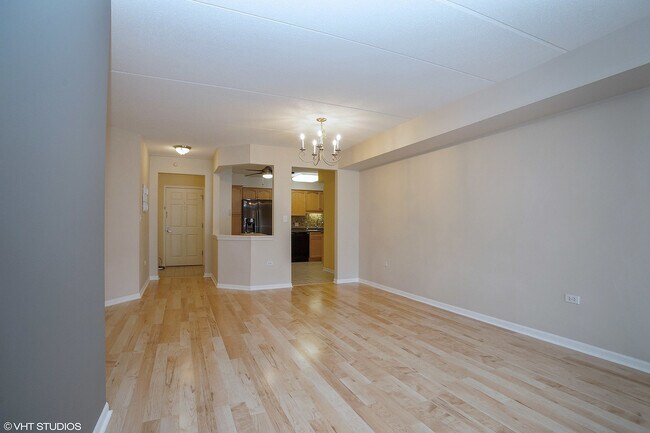 Building Photo - 410 Western Ave