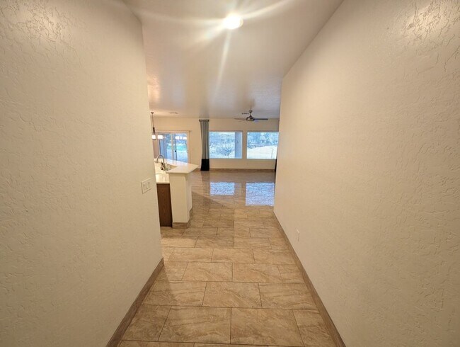 Building Photo - 7521 Chaffinch St