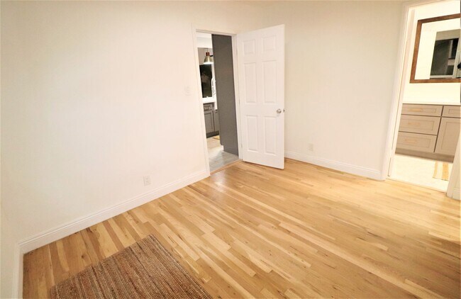 Foto del edificio - 1230 N Hollywood Way