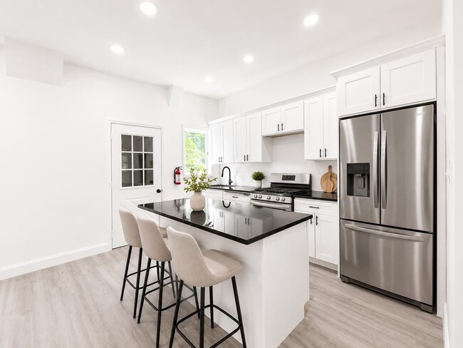 Building Photo - 428 56th St