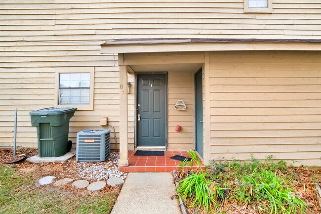 Building Photo - 200 Parma Dr