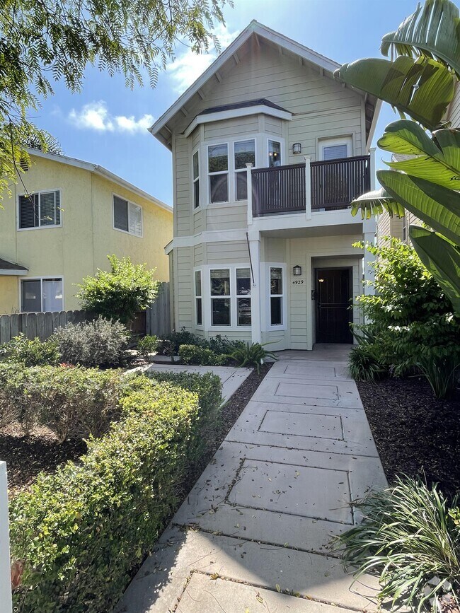 Ocean Bay Beach Apartments for Rent with Hardwood Floors San Diego